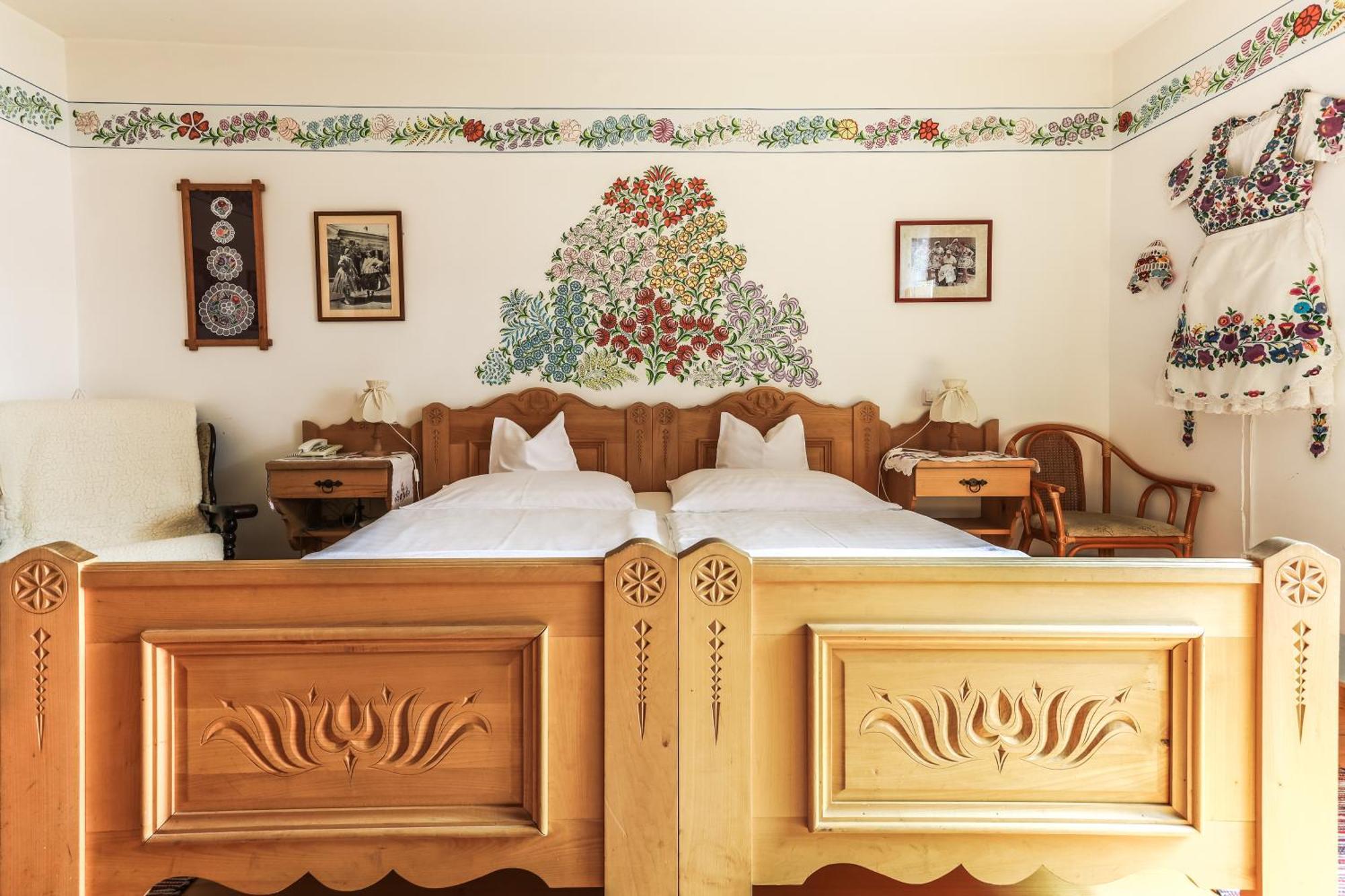 Bagolyvar Panzio Bed & Breakfast 3*